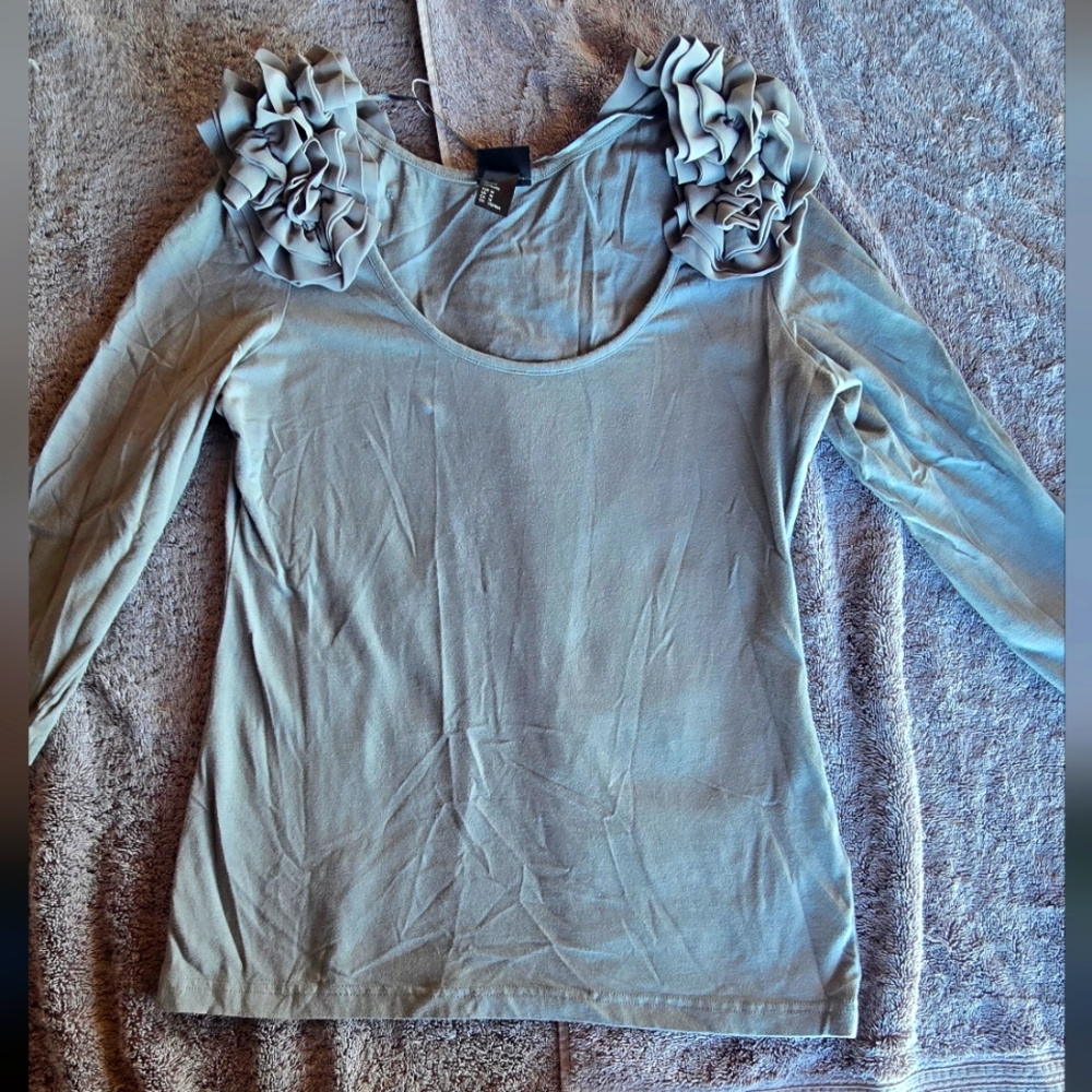 H&M Ruffle Shoulder Blouse - Light Gray